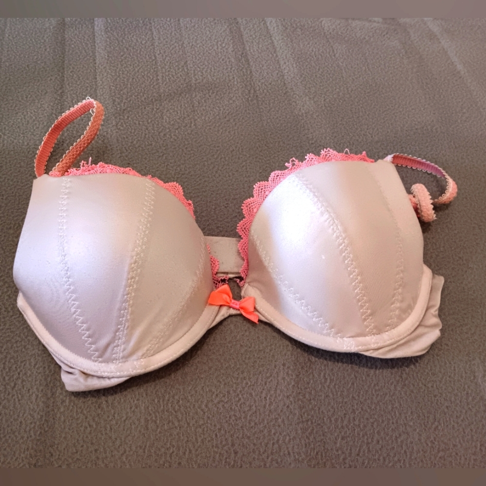 32C Victoria Secret PushUp Bra